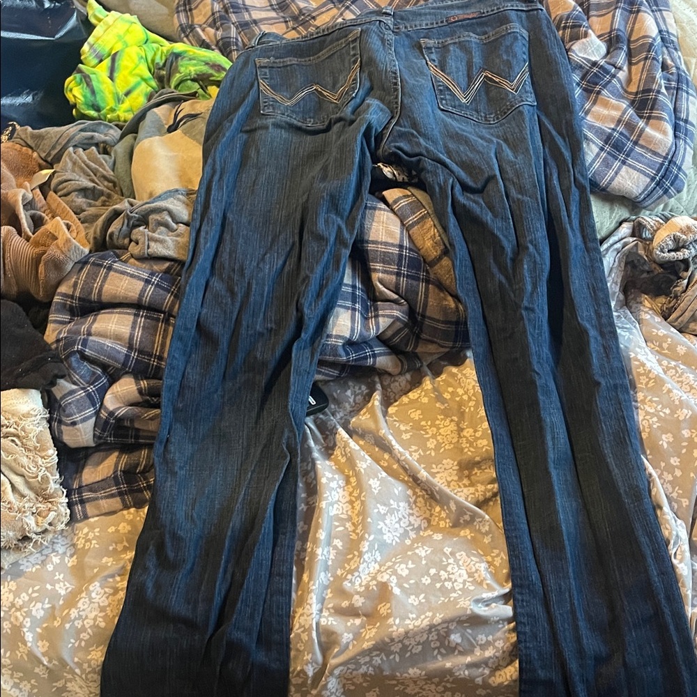 Wrangler Blue Denim Jeans with Signature Pocket Stitching